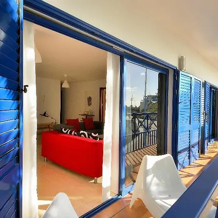 Avenida Apartment *